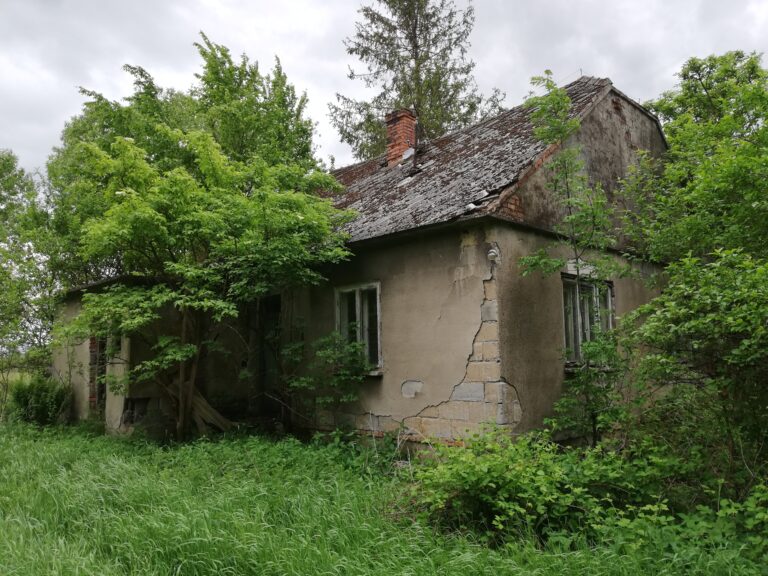 Nawiedzony dom w Czerwonym Dole, Łękawica, województwo małopolskie - zdjęcie 1
