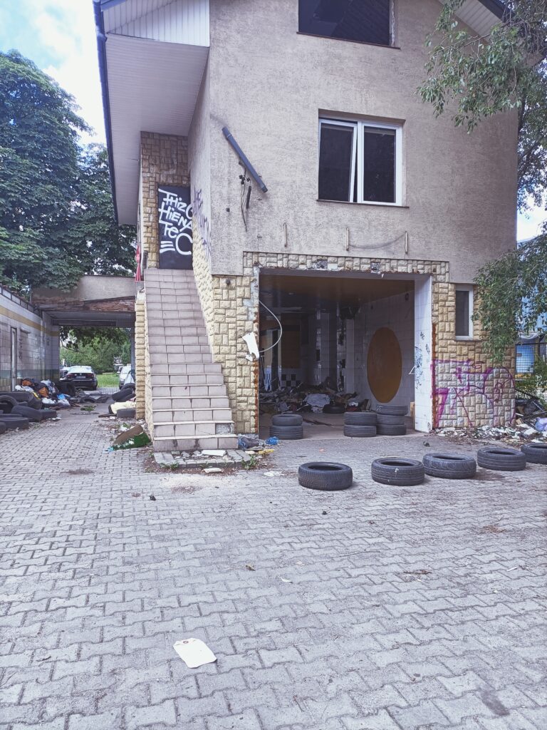 Opuszczona stacja kontroli pojazdów na kamionku, Warszawa, województwo mazowieckie - zdjęcie 1