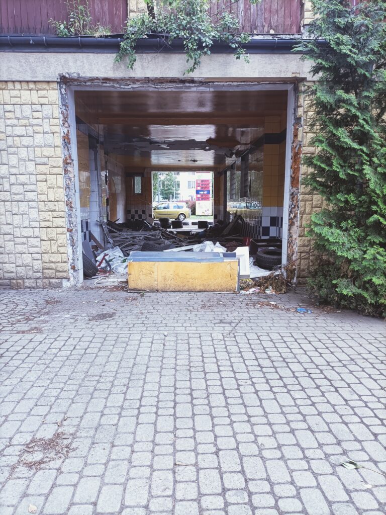 Opuszczona stacja kontroli pojazdów na kamionku, Warszawa, województwo mazowieckie - zdjęcie 2