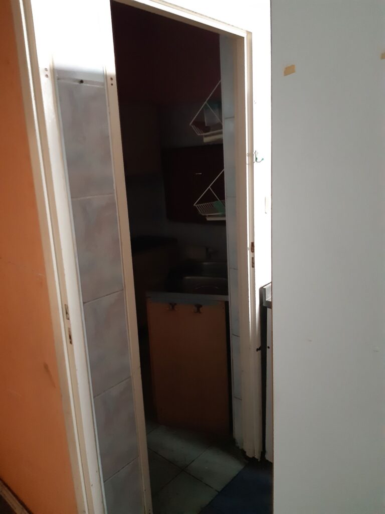 Opusczona stacja benzynowa i bar, Łowicz, województwo łódzkie - zdjęcie 4