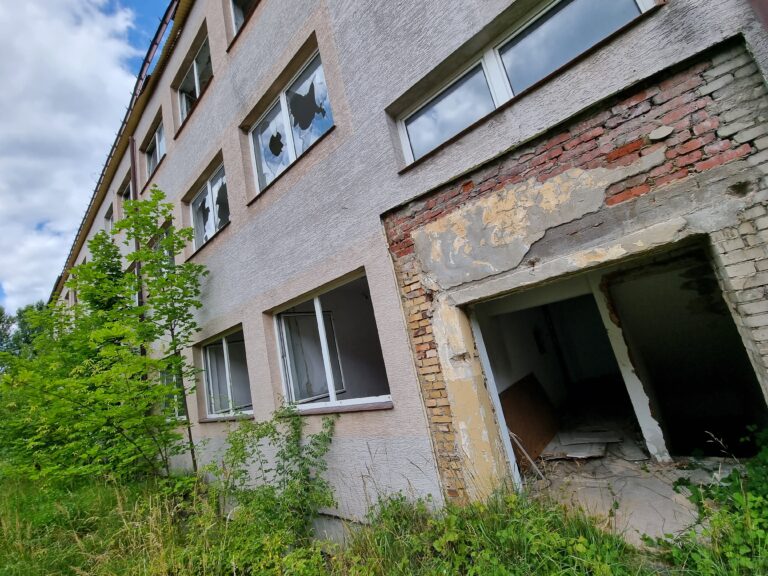 opuszczona szwalnia, Ostrowiec Świętokrzyski, województwo świętokrzyskie - zdjęcie 7