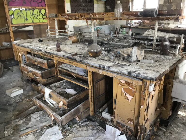 Opuszczone Laboratorium, Kalety, województwo śląskie - relacja z 08.2022, zdjęcie 15