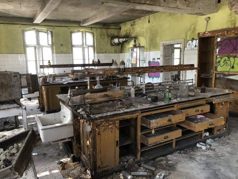 Opuszczone Laboratorium, Kalety, województwo śląskie - relacja z 08.2022, zdjęcie 16