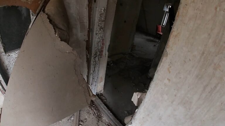 Opuszczony dom mordercy, Chrzanów, województwo małopolskie - zdjęcie 2