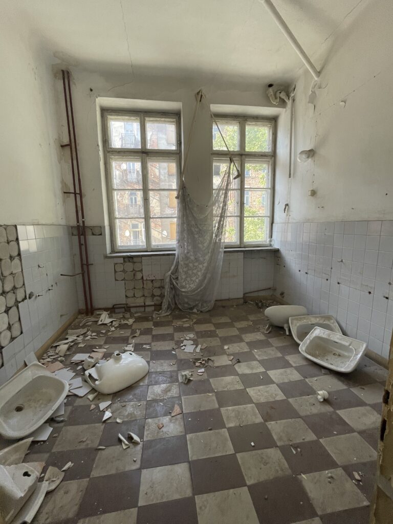 Opuszczone gimnazjum, Warszawa, województwo mazowieckie - zdjęcie 2