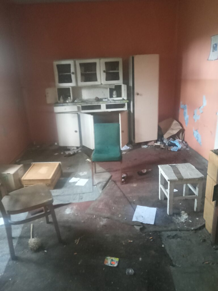 Opuszczony dom w nowym targu, Nowy Targ, województwo małopolskie - zdjęcie 3