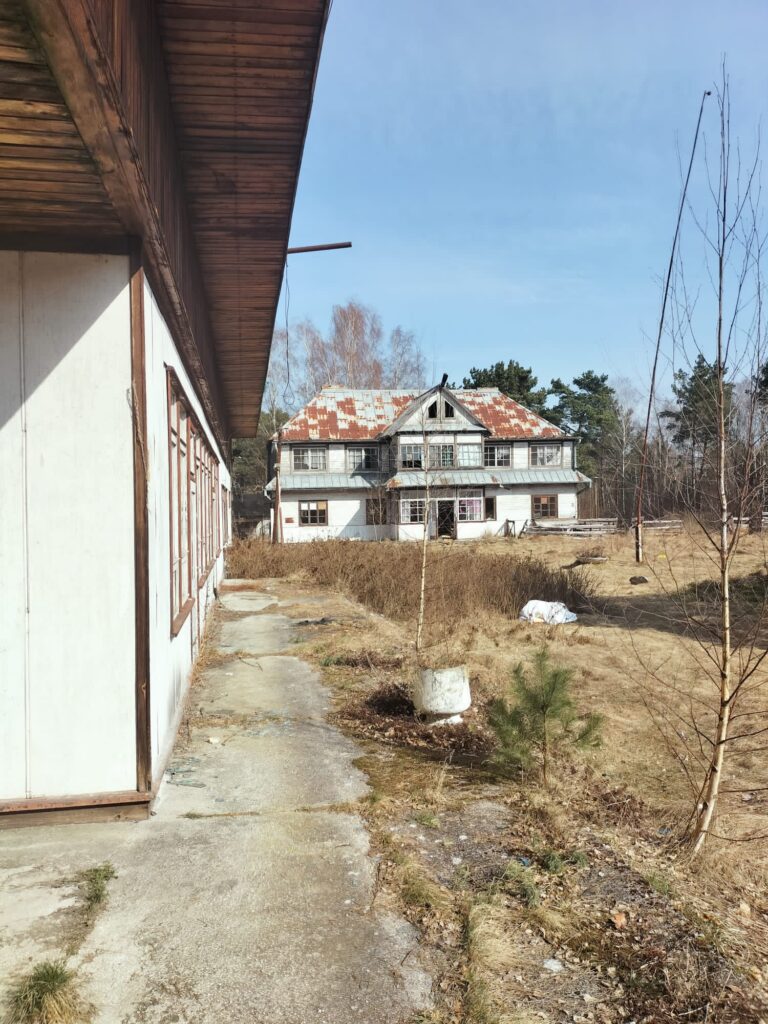 Opuszczony ośrodek kolonijny, Inowłódz, województwo łódzkie - relacja z 03.2022, zdjęcie 1