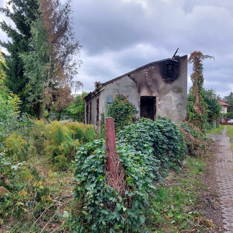 opuszczony dom obok odlewni, Siedlce, województwo mazowieckie - zdjęcie z relacji 29