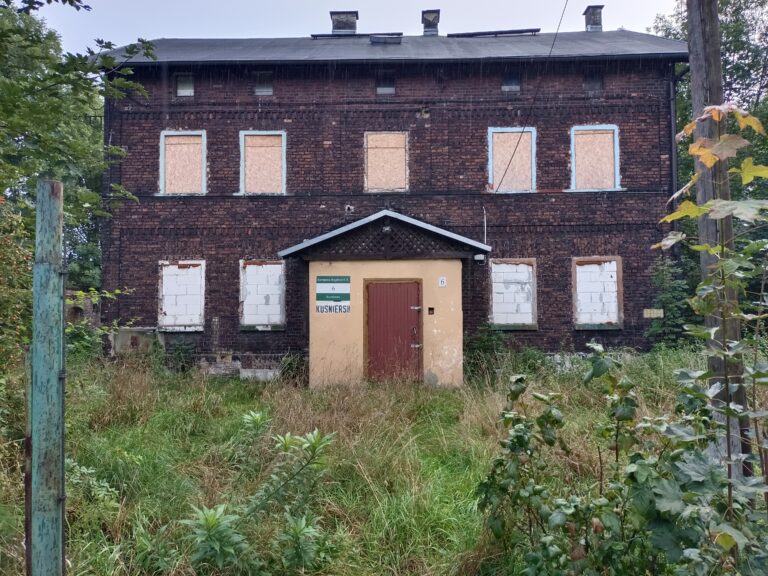 Opuszczona kamienica należąca prawdopodobnie do jakiego Elektromechanika. Katowice, Katowice, województwo śląskie - zdjęcie 1