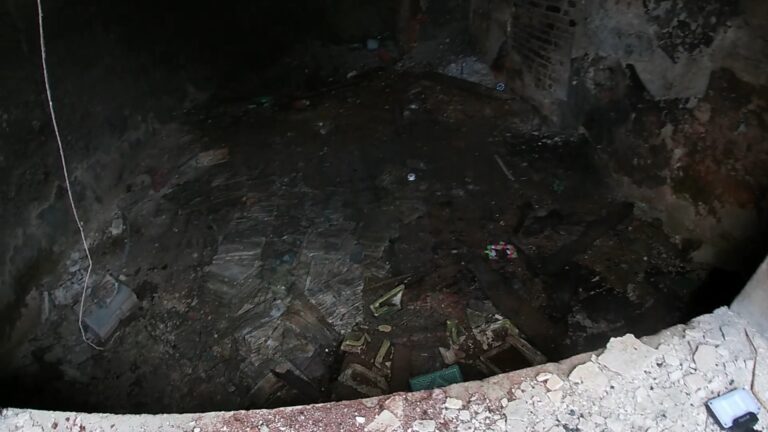 Opuszczony niewielki dom po pożarze, Jaworzno, województwo śląskie - zdjęcie 1