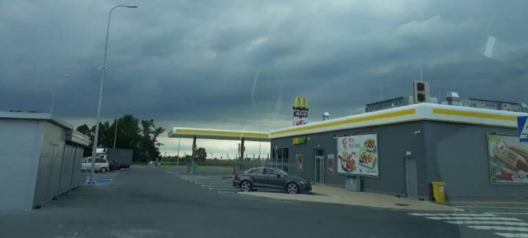 Motel i stacja benzynowa, Dworek, województwo pomorskie - relacja z 10.2022, zdjęcie 9