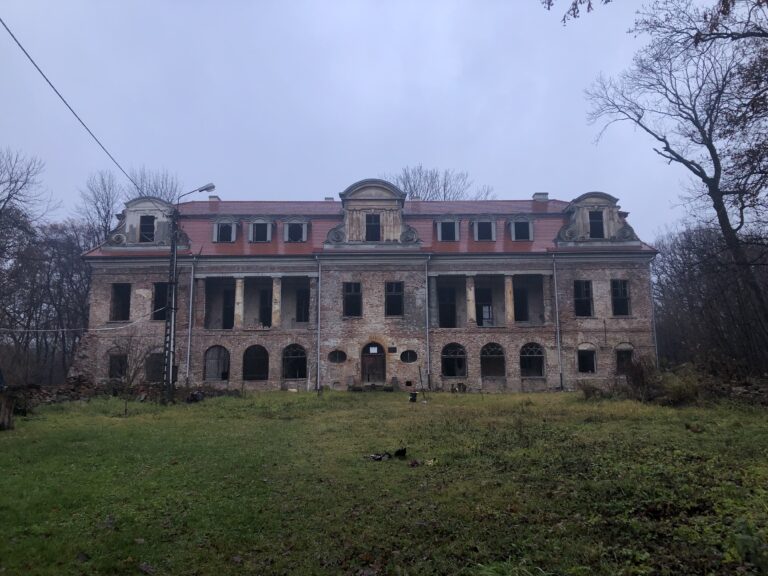 Pałac Sapiehów w Bobrku, Bobrek, województwo małopolskie - zdjęcie 1