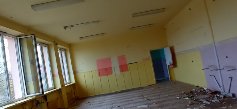 Opuszczone gimnazjum, Starachowice, województwo świętokrzyskie - zdjęcie 4