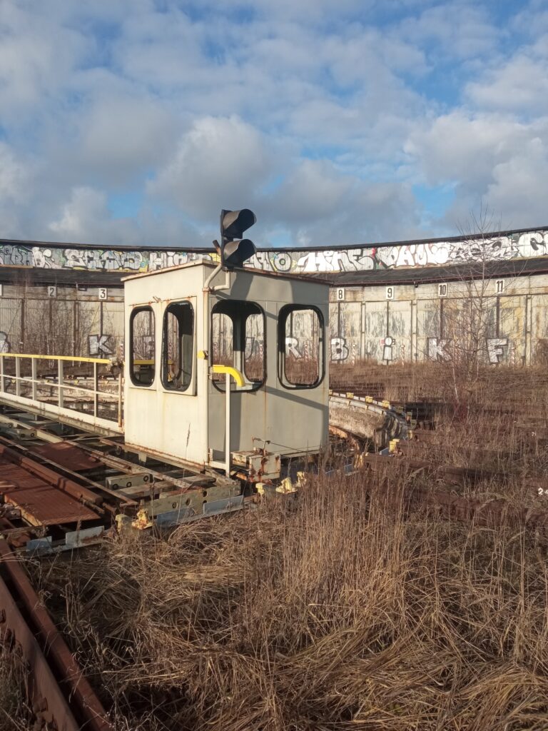 OPUSZCZONA LOKOMOTYWOWNIA, Katowice, województwo śląskie - zdjęcie 2