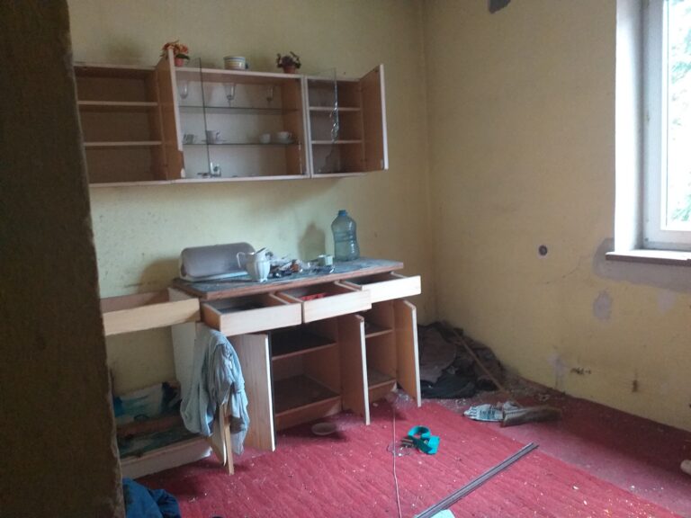 NIEDAWNO OPUSZCZONY DOM, Chrzanów, województwo małopolskie - zdjęcie 5