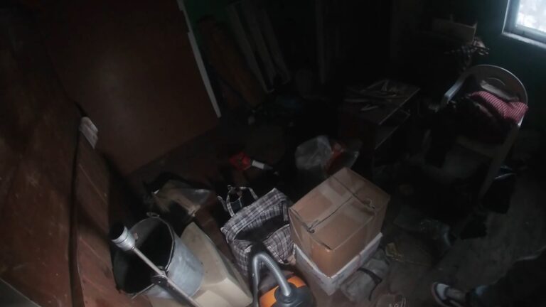 Opuszczony dom z wyposażeniem wodą i bronią, Trzebinia, województwo małopolskie - zdjęcie 6