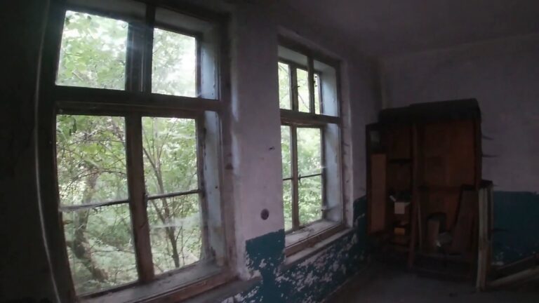 Opuszczony duży dom, Pławy, województwo małopolskie - zdjęcie 3