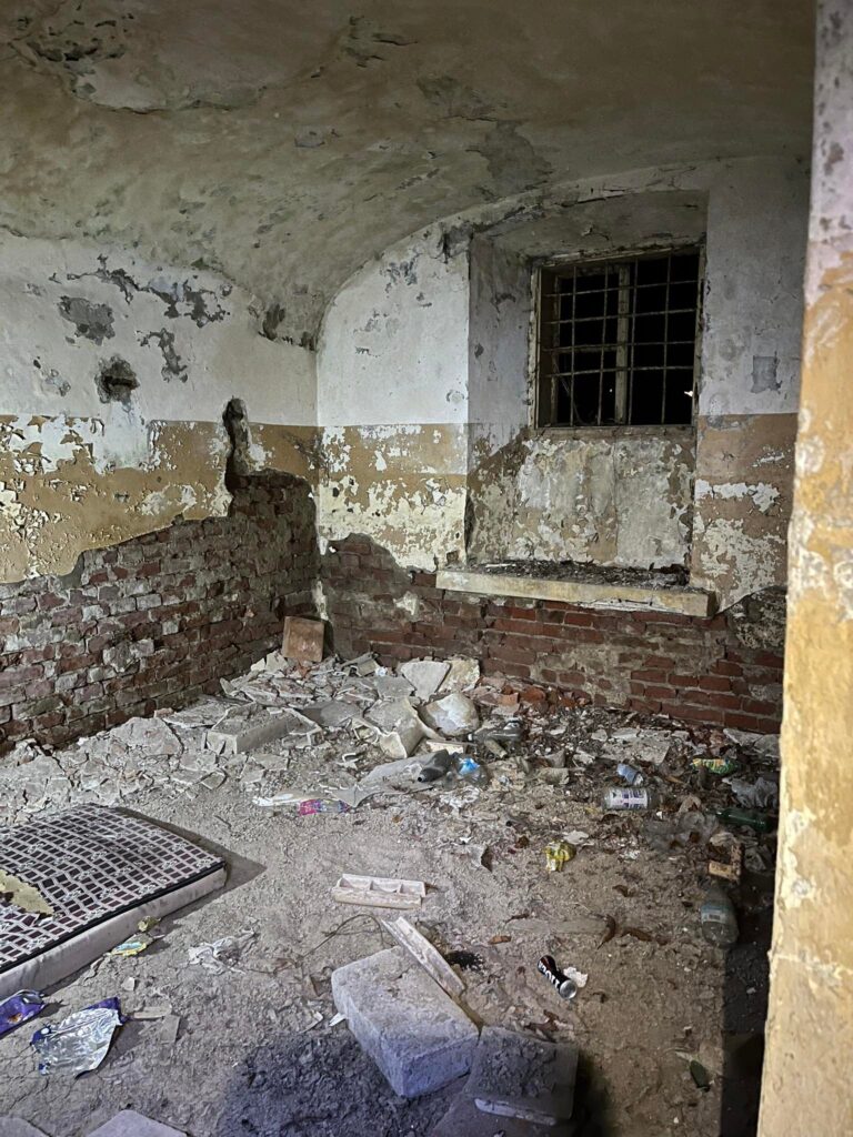 Dwór Księcia Sanguszki z 1880 roku, Radlna, województwo małopolskie - relacja z 02.2023, zdjęcie 1