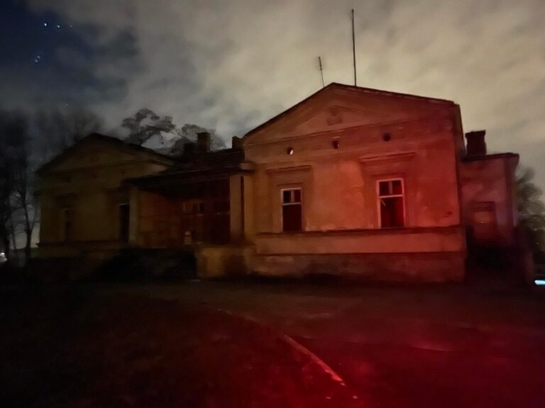 Dwór Księcia Sanguszki z 1880 roku, Radlna, województwo małopolskie - relacja z 02.2023, zdjęcie 2