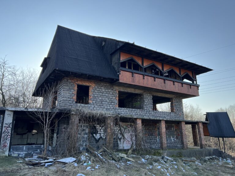 Opuszczony dom i kurnik, Rydułtowy, województwo śląskie - relacja z 03.2023, zdjęcie 5
