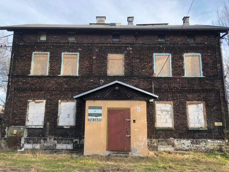 Opuszczona kamienica należąca prawdopodobnie do jakiego Elektromechanika. Katowice, Katowice, województwo śląskie - relacja z 03.2023, zdjęcie 18