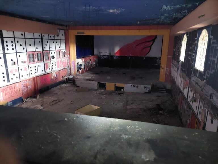 Opuszczone kino/dyskoteka BRONX, Chrzanów, województwo małopolskie - relacja z 03.2023, zdjęcie 32