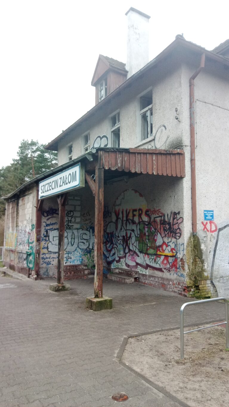 Opuszczony dom w którym sprzedawali bilety, Szczecin, województwo zachodniopomorskie - zdjęcie 2