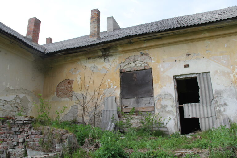 Dwór bazar, Bazar, województwo lubelskie - relacja z 04.2023, zdjęcie 1