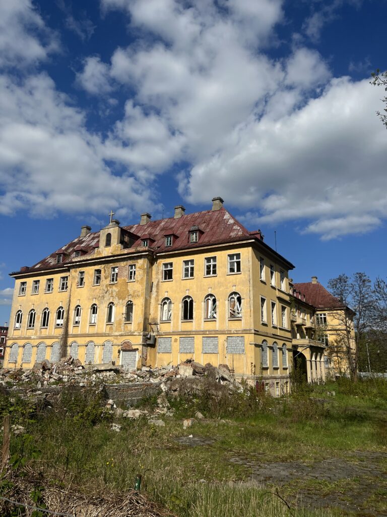 Niedawno opuszczony SZPITAL w Świdnicy, Świdnica, województwo dolnośląskie - relacja z 05.2023, zdjęcie 1