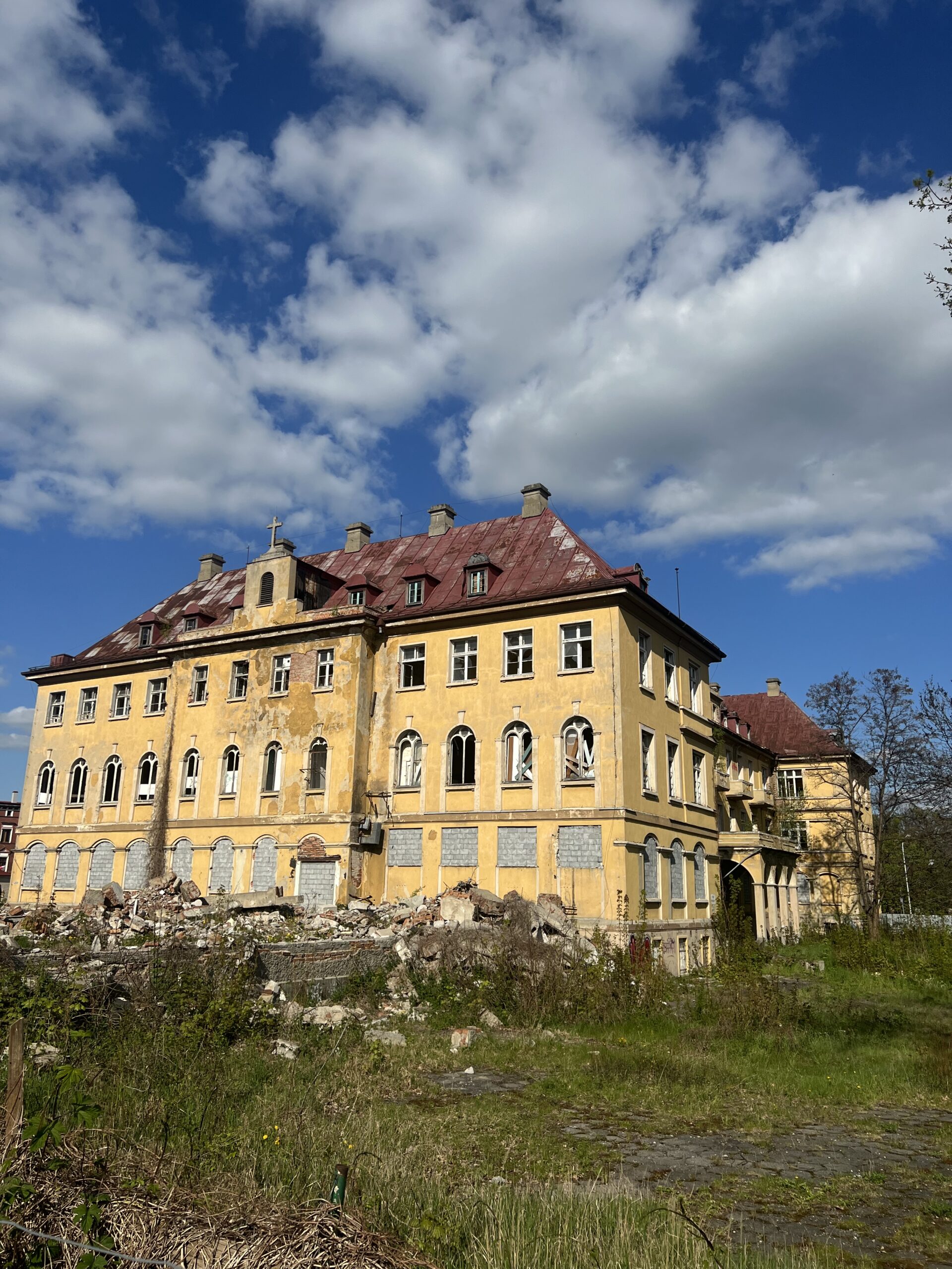 Niedawno opuszczony SZPITAL w Świdnicy, Świdnica, województwo dolnośląskie