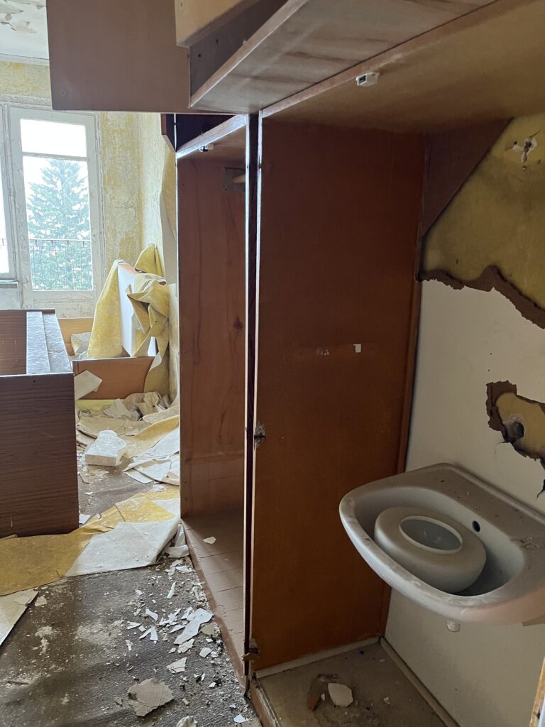 Szczyt – opuszczony dom wczasowy, Karpacz, województwo dolnośląskie - zdjęcie 6