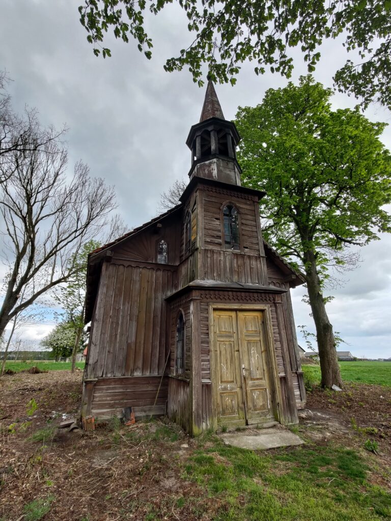 Kaplica Mariawitów  z 1910 roku, Kamionka, województwo mazowieckie - relacja z 04.2023, zdjęcie 2