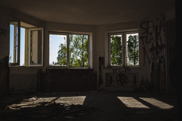“Nawiedzony” dom, Bobrowiec, województwo mazowieckie - zdjęcie 2