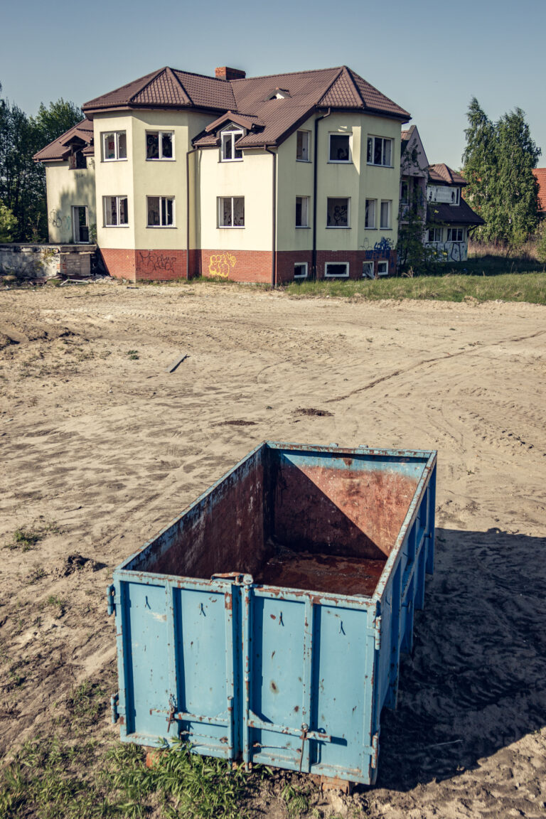 “Nawiedzony” dom, Bobrowiec, województwo mazowieckie - zdjęcie 3