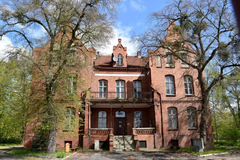 Opuszczony Zakład Psychiatryczny w Owińskach, Owińska, województwo wielkopolskie - zdjęcie 1