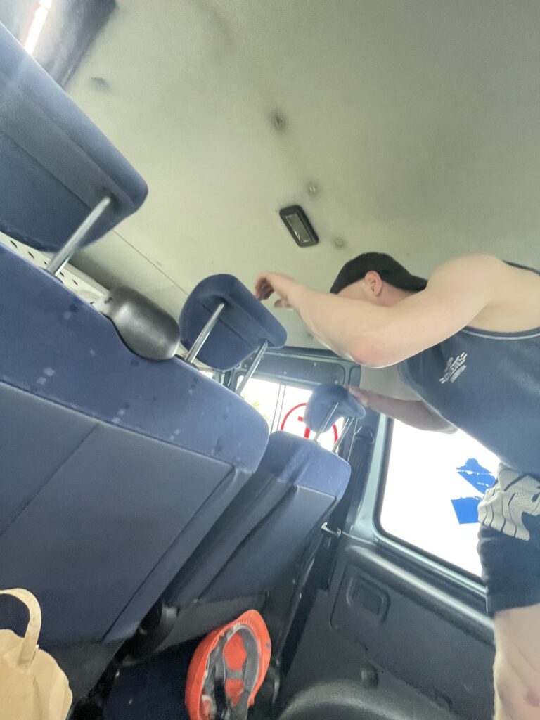 Opuszczona mini karetka, Zawiercie, województwo śląskie - zdjęcie 2