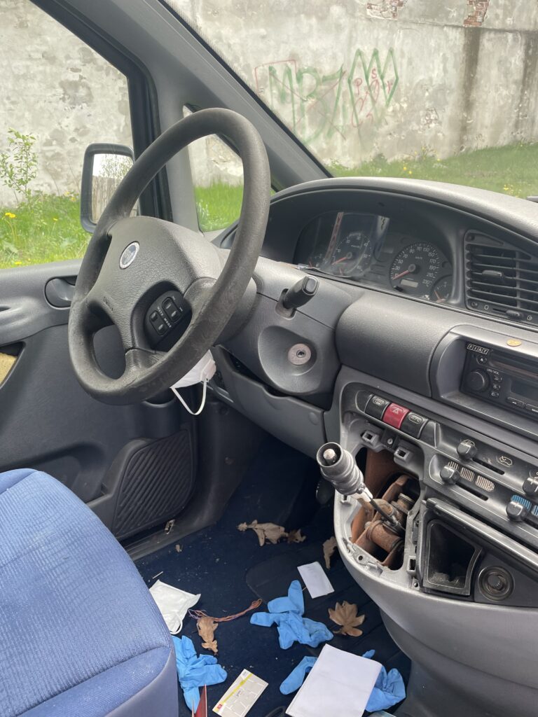 Opuszczona mini karetka, Zawiercie, województwo śląskie - zdjęcie 5