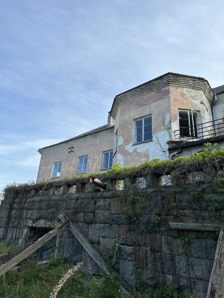 Dwór w Szczekarkowie, Szczekarków-Kolonia, województwo lubelskie - relacja z 05.2023, zdjęcie 7