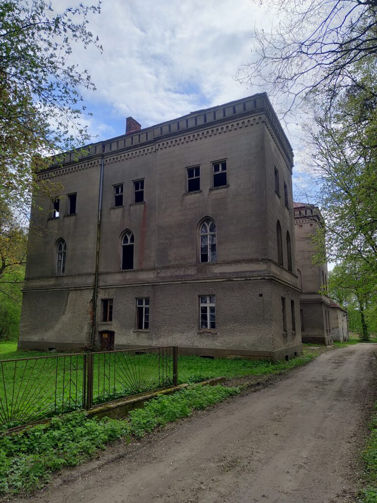 Pałac Reiswitzów w Wędryni, Olesno, województwo opolskie - zdjęcie z relacji 1