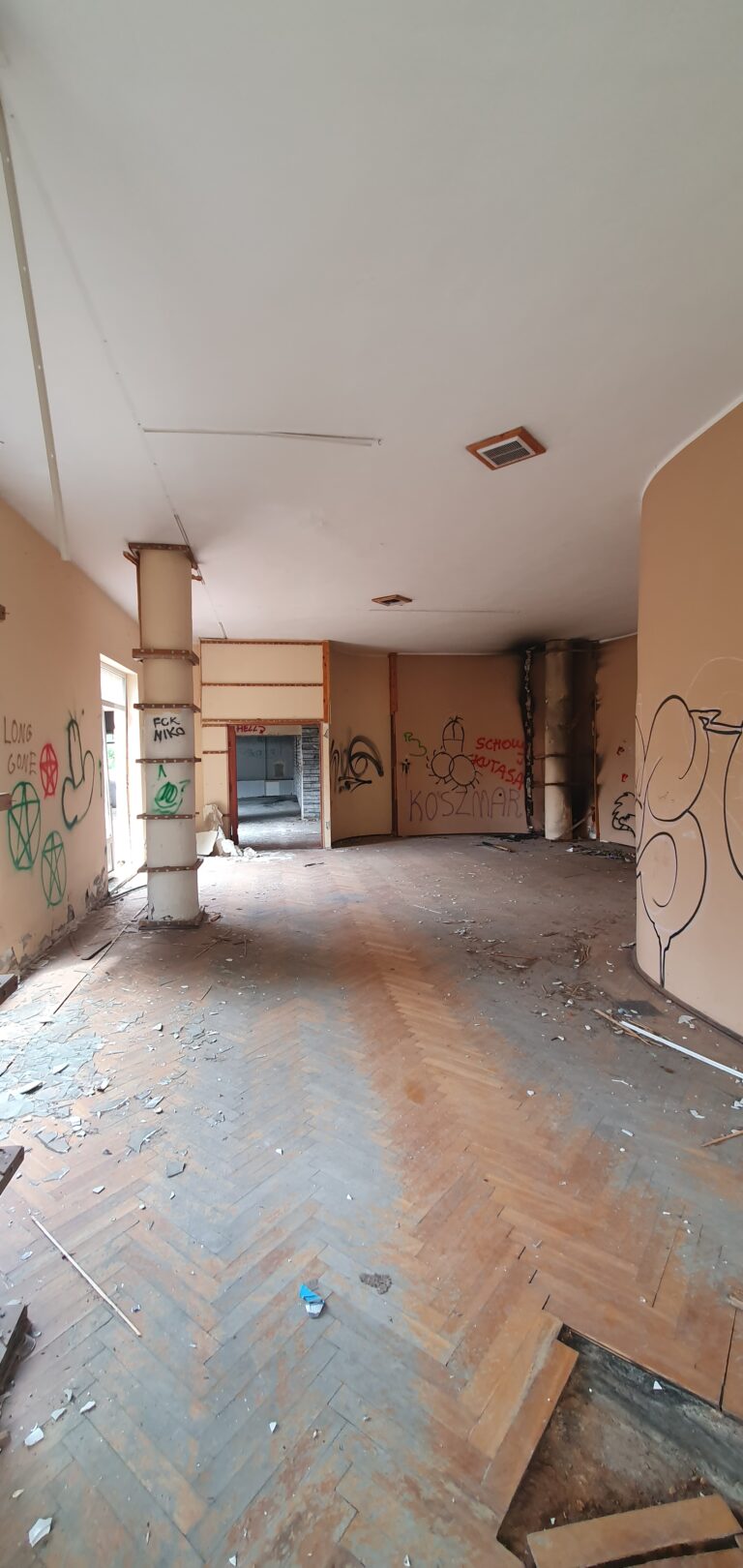 Ośrodek szkoleniowo-wypoczynkowy Huty Katowice w Rogoźniku (Biały Dom), Rogoźnik, województwo śląskie - relacja z 06.2023, zdjęcie 13