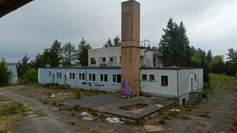 Opuszczony ośrodek/centrum rekreacyjne, Łączyno, województwo pomorskie - relacja z 06.2023, zdjęcie 14