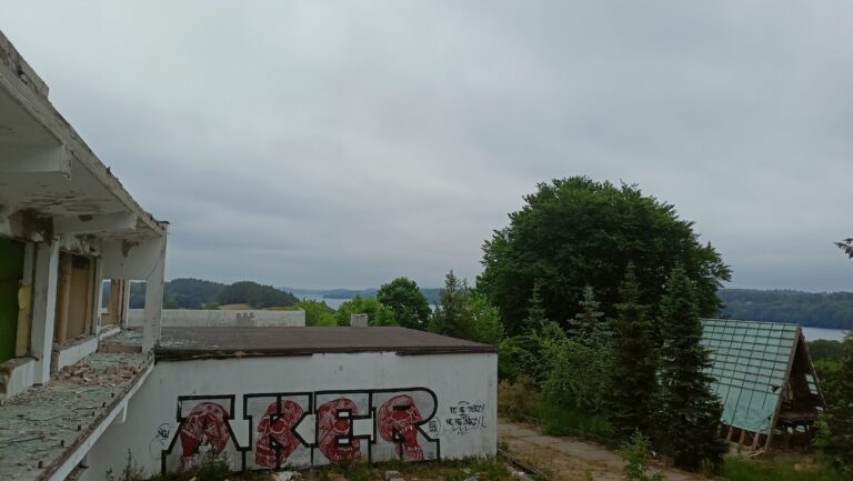 Opuszczony ośrodek/centrum rekreacyjne, Łączyno, województwo pomorskie - relacja z 06.2023, zdjęcie 15