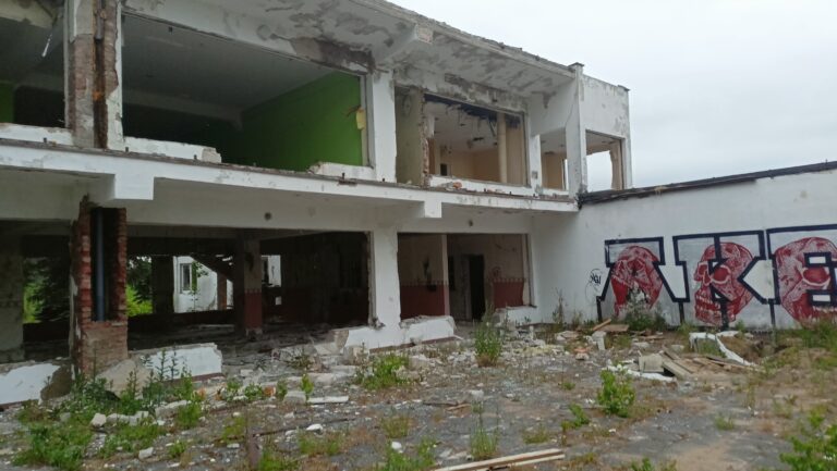 Opuszczony ośrodek/centrum rekreacyjne, Łączyno, województwo pomorskie - relacja z 06.2023, zdjęcie 16