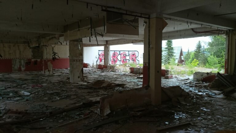 Opuszczony ośrodek/centrum rekreacyjne, Łączyno, województwo pomorskie - relacja z 06.2023, zdjęcie 17