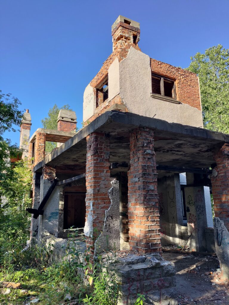 Opuszczona Willa w Wołominie, Zofiówka, województwo mazowieckie - relacja z 07.2023, zdjęcie 1
