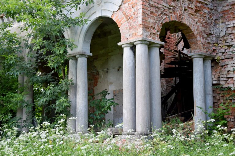 Ruiny dworu Długosze z 1857 roku rodziny Lebesius, Kosewo, województwo warmińsko-mazurskie - zdjęcie 1