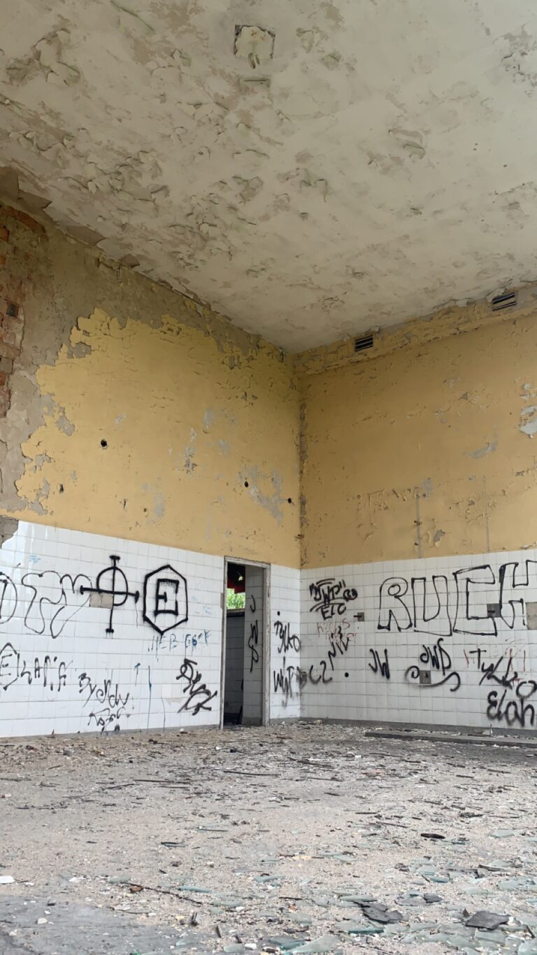Opuszczony wojskowy szpital uzdrowiskowy, Ciechocinek, województwo kujawsko-pomorskie - relacja z 07.2023, zdjęcie 15