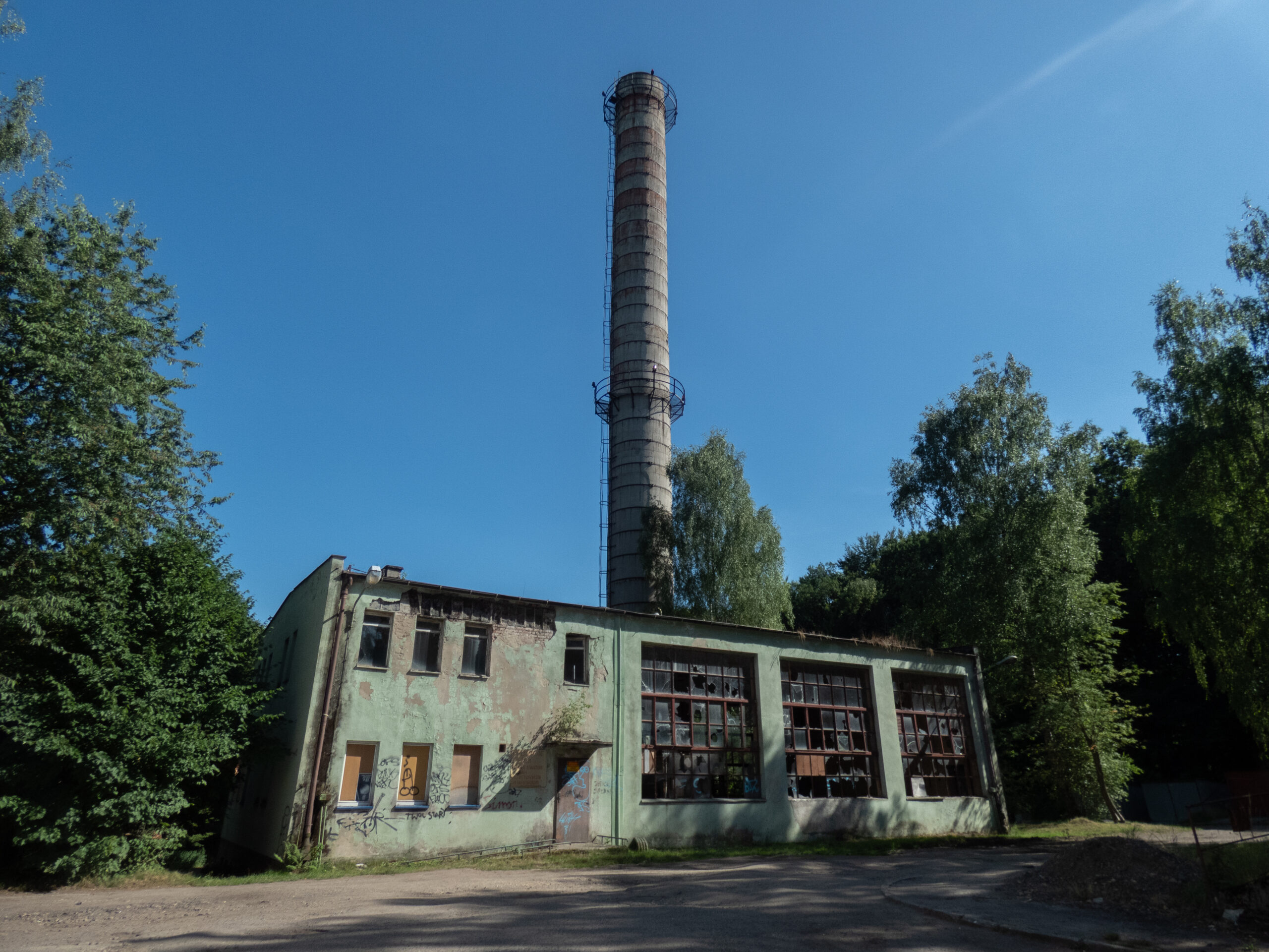 Nieczynne obiekty obok szpitala Jastrzębie Zdrój, Jastrzębie-Zdrój, śląskie — zdjęcie 9
