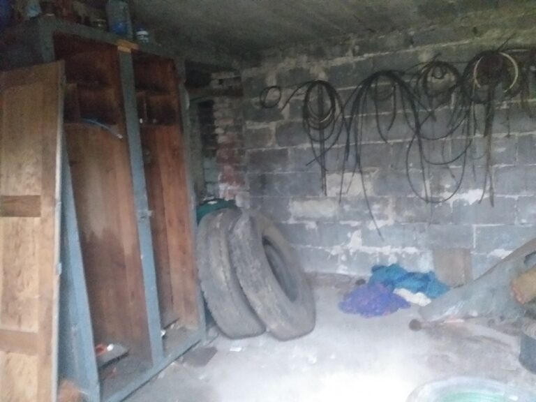 Opuszczony samotny dom, Karniowice, województwo małopolskie - zdjęcie 1