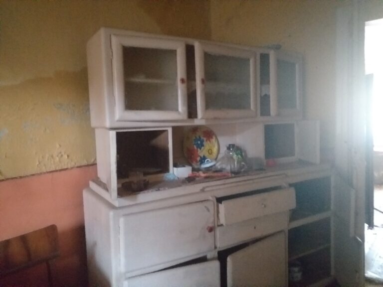 Opuszczony zabytkowy dom mieszczan, Chrzanów, województwo małopolskie - zdjęcie 4